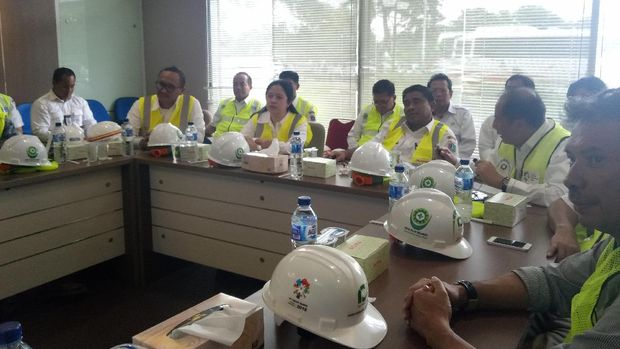 Pacuan kuda dibangun di lahan seluas 35 hektar dan memiliki 160 kandang kuda.