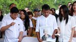 Ruben Onsu Lepas Sang Ayah dengan Hujan dan Derai Air Mata
