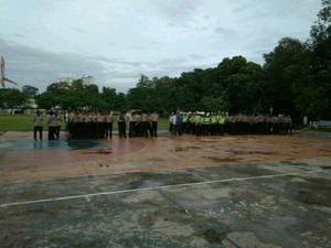 Massa Pendukung Habib Rizieq dkk Mulai Datang ke Masjid Al-Azhar
