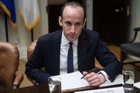 Ini Alasan Stephen Miller, Penasihat Donald Trump Buang Pesanan Sushi Seharga Rp 1,1 Juta