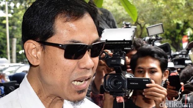 Munarman Munarman adalah jubir GNPF MUI dan FPI