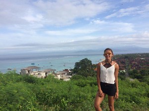 Traveling ke Bali, Emilia Nova Puas Belanja dan Lepas Jenuh