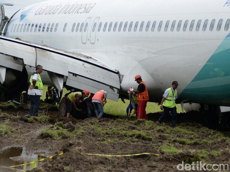 Evakuasi Pesawat Tergelincir di Yogya Sukses, Begini Penampakannya Evakuasi Pesawat Tergelincir di Yogya Sukses, Begini Penampakannya