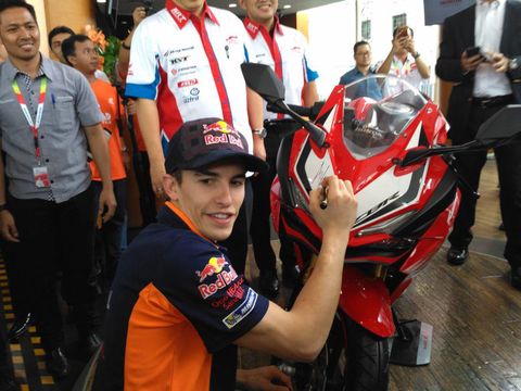 Marquez dan Pedrosa Lihat-lihat Produksi Honda CBR250RR