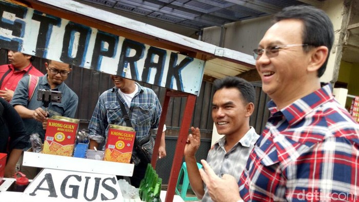 Saat Ahok Ajak Agus di Cipayung untuk Foto Bareng
