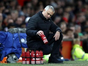 Mourinho: Jika Tak Paham Sepakbola, Harusnya Anda Tak Pegang Mikrofon