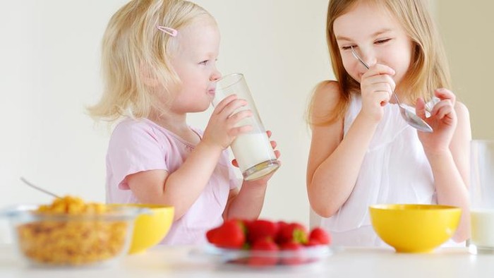 Agar Tumbuh Optimal, Makan dan Susu Anak Harus Seimbang