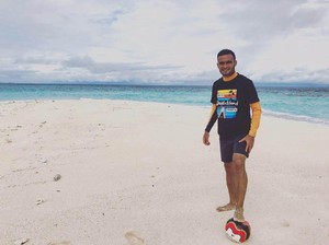 Ketika Rizky Pora Bersenang-senang di Pantai Morotai