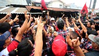 Seluruh lapisan Masyarakat dari tua dan muda disapa dan diajak untuk memerangi narkoba. Timses Ahok Djarot.