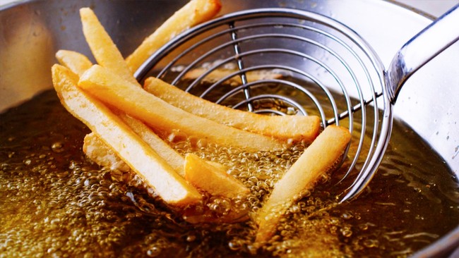 Tak Asal Direndam Minyak, Ini 9 Tips Penting Menggoreng Makanan (1)