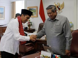 Netizen Heboh #SayaBertanya Kepada Presiden