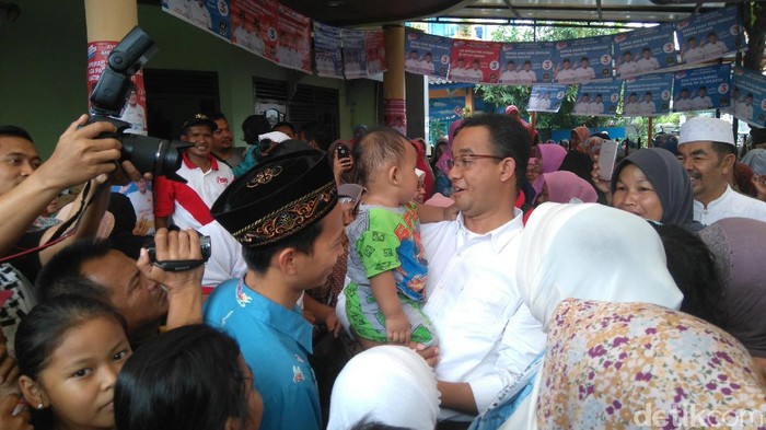 Pesan Anies ke Warga Kembangan: Pendidikan Jangan Dilupakan