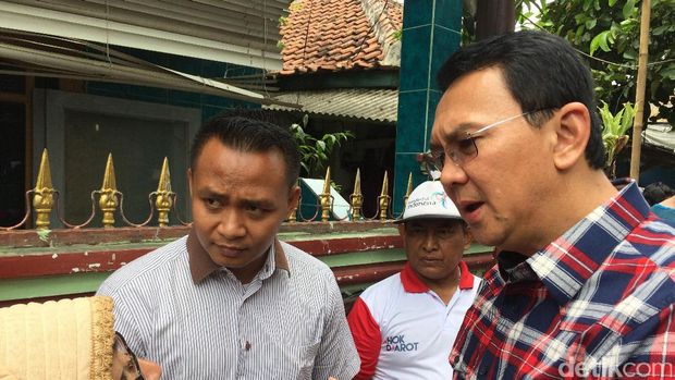 Ahok blusukan di Ciracas / 