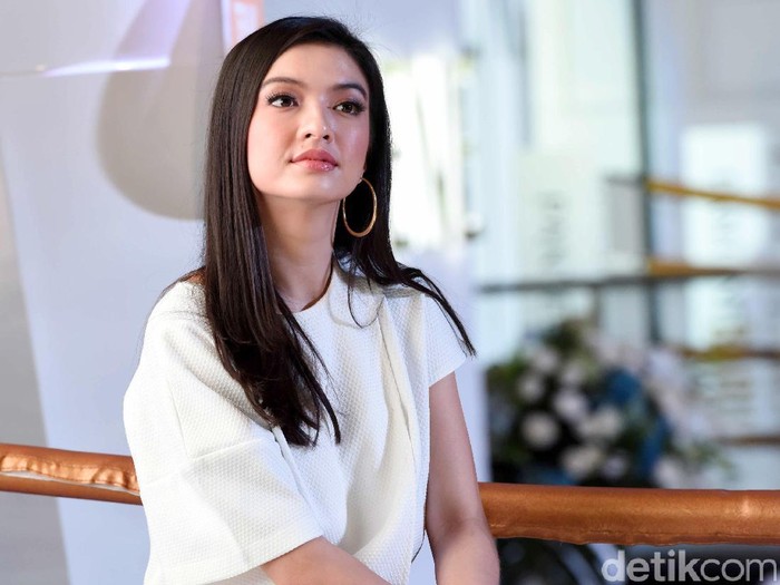 Raline Shah Ternyata Punya Hobi Mendaki Gunung