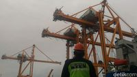 Container Crane di Pelabuhan Tanjung Perak