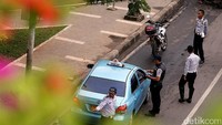 Beberapa taksi juga terjaring razia.