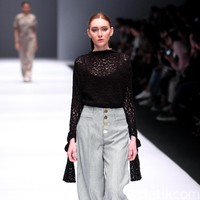Koleksi IKYK for Korean Cultural mengusung tema Urban di Jakarta Fashion Week 2017. Senayan City. Jakarta. [Foto: Mohammad Abduh/Wolipop]