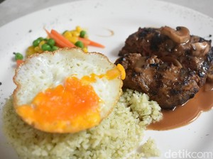 Eighty Nine: Puas Ngopi Sambil Mencicip Hamburg Steak di Kafe Cantik