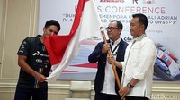 Ali Adrian merupakan salah satu pebalap Indonesia yang fokus terjun di balapan internasional.
