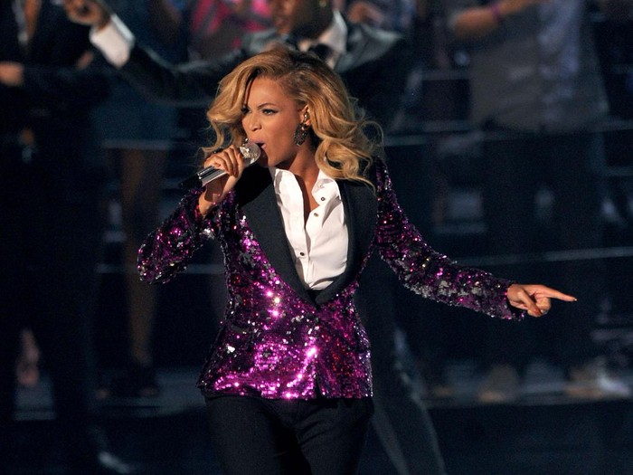 Usai Umumkan Kehamilan Anak Kembar, Beyonce Pastikan Manggung di Grammy