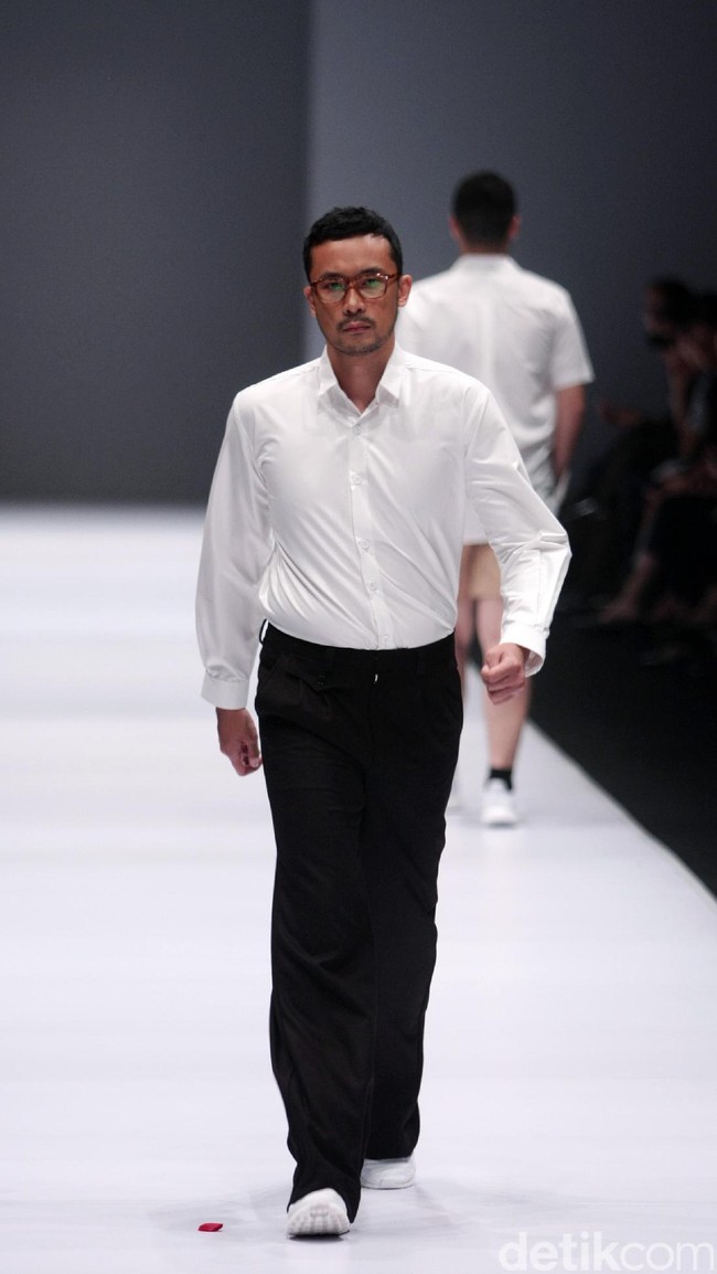 Koleksi IKYK for Korean Cultural mengusung tema Urban di Jakarta Fashion Week 2017. Senayan City. Jakarta. [Foto: Mohammad Abduh/Wolipop]