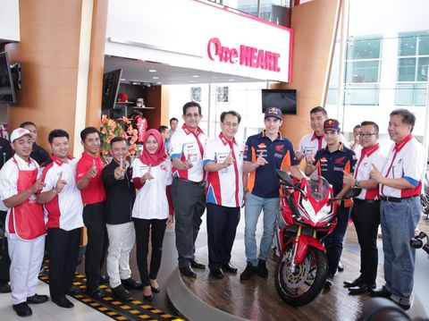 Marquez dan Pedrosa Lihat-lihat Produksi Honda CBR250RR