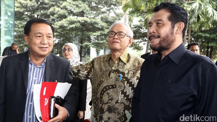 KPK Perlihatkan Barang Bukti Patrialis Akbar ke MKMK