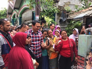 Blusukan di Ciracas, Ahok Janji Tak Gusur Rumah Warga