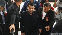 Sebelumnya MKMK telah menggelar sidang etik terhadap kasus Patrialis Akbar. Wakil Ketua Komisi Yudisial (KY) Sukma Violetta didapuk menjadi Ketua MKMK. Sejumlah saksi sudah diperiksa dimulai dari dewan etik MK hingga sekretaris Patrialis Akbar.