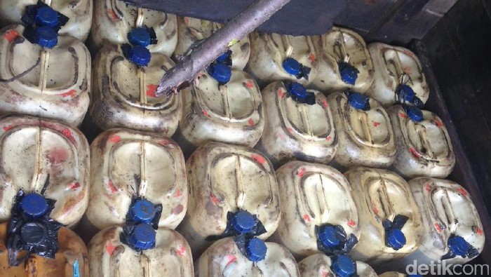 Polisi Amankan 37 Jeriken BBM Bersubsidi Ilegal di Rohul Riau