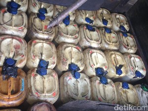Polisi Amankan 37 Jeriken BBM Bersubsidi Ilegal di Rohul Riau