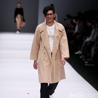 Koleksi IKYK for Korean Cultural mengusung tema Urban di Jakarta Fashion Week 2017. Senayan City. Jakarta. [Foto: Mohammad Abduh/Wolipop]