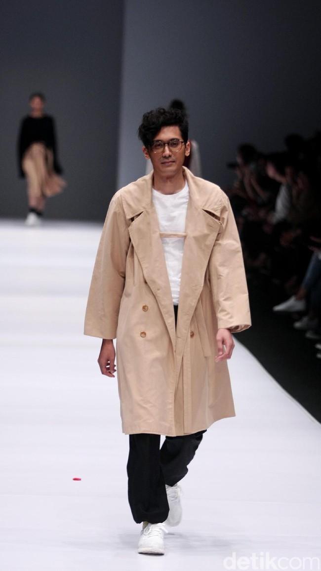 Koleksi IKYK for Korean Cultural mengusung tema Urban di Jakarta Fashion Week 2017. Senayan City. Jakarta. [Foto: Mohammad Abduh/Wolipop]