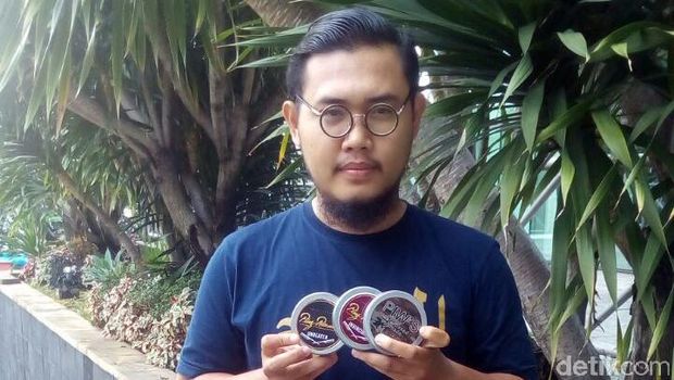 Pria Kantoran Ini Dulang Omzet Jutaan Rupiah dari Jualan Pomade