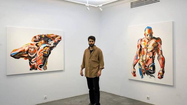 Bukan Kuas, Seniman Iran Ini Melukis dengan Pisau