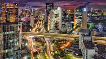 Wanita yang kerap disapa Pur ini mengatakan saat yang pas untuk memotret cityscape ketika blue hour (setelah sunset). Foto: Purwati Puji Lestari