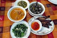 Aneka lauk pauk yang dihidangkan di meja (Wahyu/detikTravel)