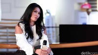 Anggun saat ditemui di Empirica, SCBD, Jakarta Selatan pada Kamis (2/2/2017). Pool/Noel/detikFoto.