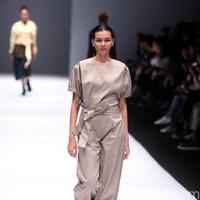 Koleksi IKYK for Korean Cultural mengusung tema Urban di Jakarta Fashion Week 2017. Senayan City. Jakarta. [Foto: Mohammad Abduh/Wolipop]
