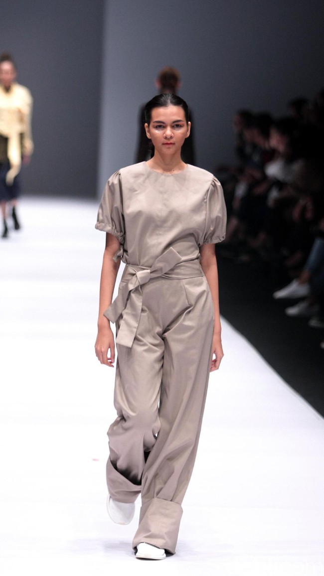 Koleksi IKYK for Korean Cultural mengusung tema Urban di Jakarta Fashion Week 2017. Senayan City. Jakarta. [Foto: Mohammad Abduh/Wolipop]