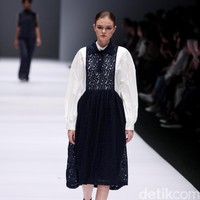 Koleksi IKYK for Korean Cultural mengusung tema Urban di Jakarta Fashion Week 2017. Senayan City. Jakarta. [Foto: Mohammad Abduh/Wolipop]