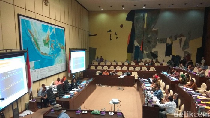 Komisi II DPR Rapat Bahas ASN dengan MenPAN-RB dan Kemendagri