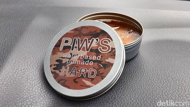 Pria Kantoran Ini Dulang Omzet Jutaan Rupiah dari Jualan Pomade