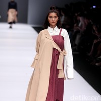 Koleksi IKYK for Korean Cultural mengusung tema Urban di Jakarta Fashion Week 2017. Senayan City. Jakarta. [Foto: Mohammad Abduh/Wolipop]