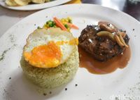 Eighty Nine: Puas Ngopi Sambil Mencicip Hamburg Steak di Kafe Cantik