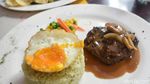 Menikmati Racikan Es Kopi Indonesia di Kafe Cantik!