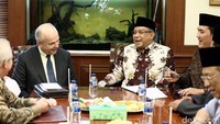 Ketum PBNU Said Aqil Siraj didampingi Sekjen PBNU Helmy Faizal Zaini dan sejumlah pengurus PBNU.