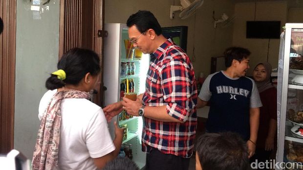 Ahok blusukan di Cipayung / 