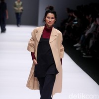 Koleksi IKYK for Korean Cultural mengusung tema Urban di Jakarta Fashion Week 2017. Senayan City. Jakarta. [Foto: Mohammad Abduh/Wolipop]