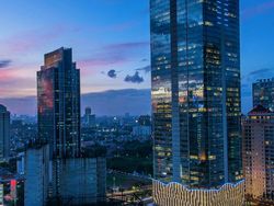 Kemilau Jakarta Kala Petang